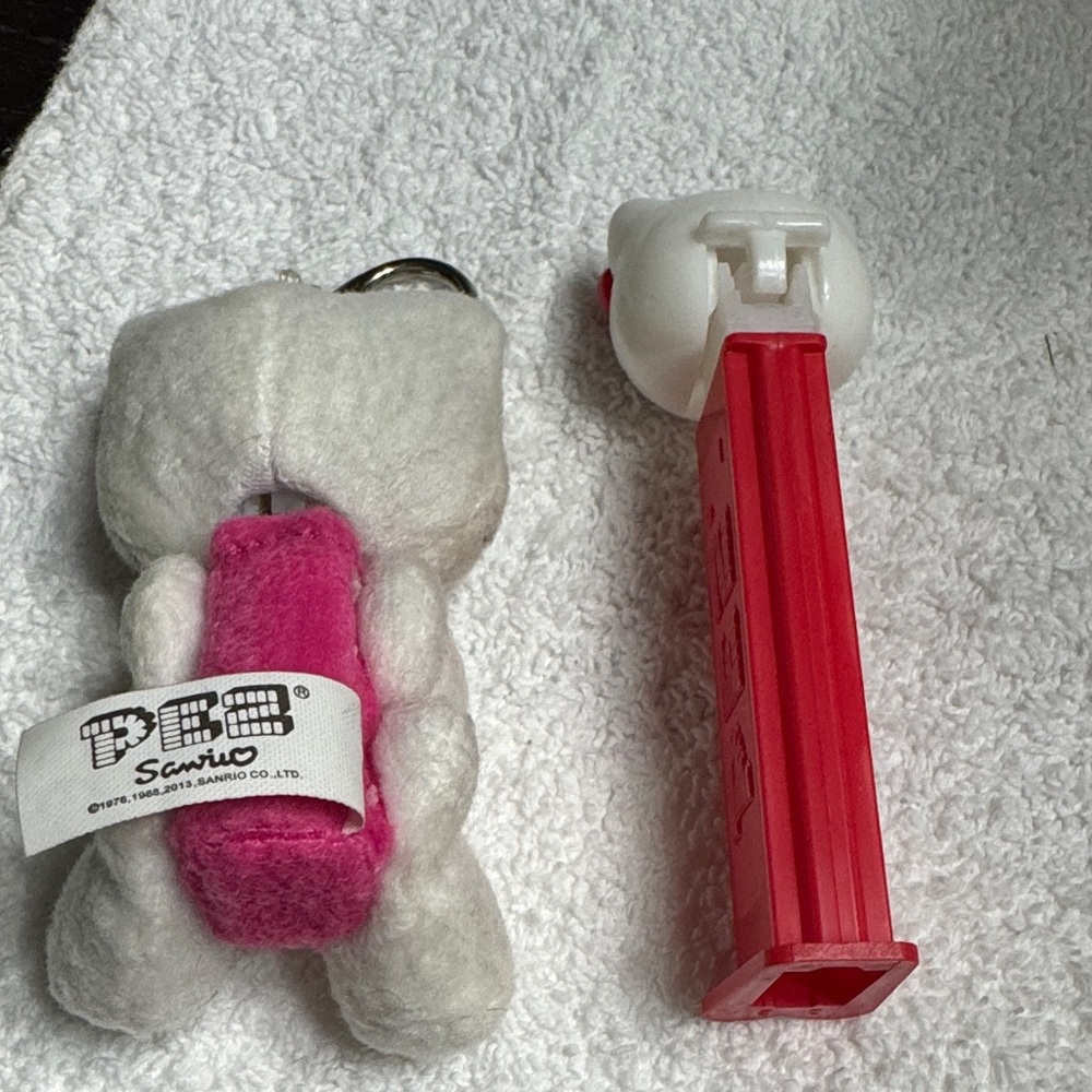 Lot of 2 Hello Kitty PEZ dispensers - Picture 2 of 4